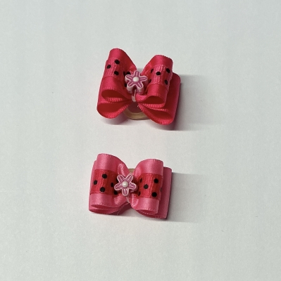 Doppellagige Schleife mit Blumenstern